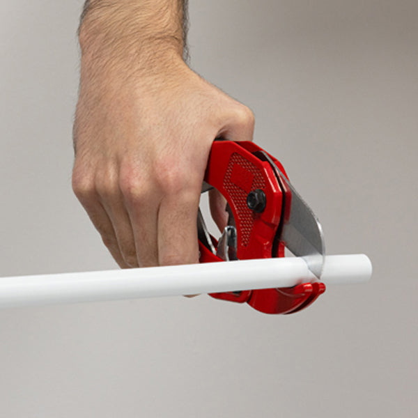 Coffret Pince à sertir compact - ébavureur - coupe-tube