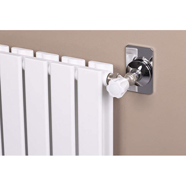 Kit complet robinet de radiateur manuel installé radiateur blanc