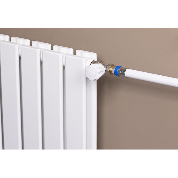 Robinet Manuel Droit de Radiateur installé radiateur blanc avec tube multicouche