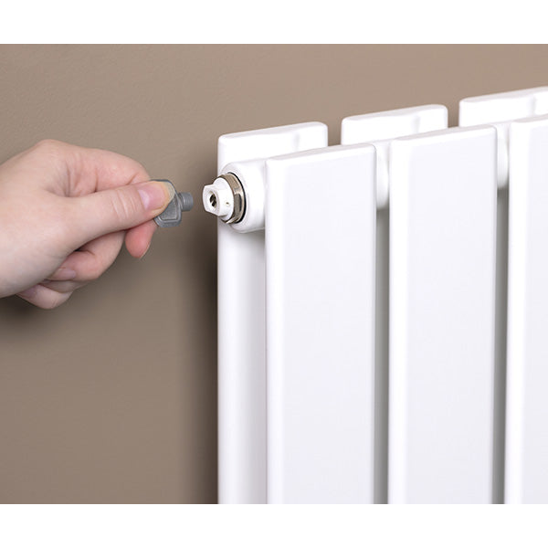 Utilisation de la clé à carré pour purger le radiateur