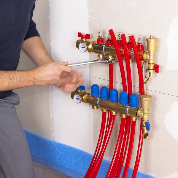 Installation tube PER BAO sur collecteur plancher chauffant