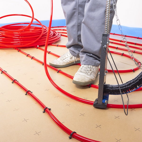 Agrafage du tube PER BAO plancher chauffant