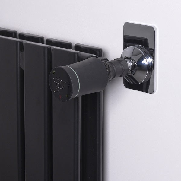 Robinet de radiateur connecté noire installée