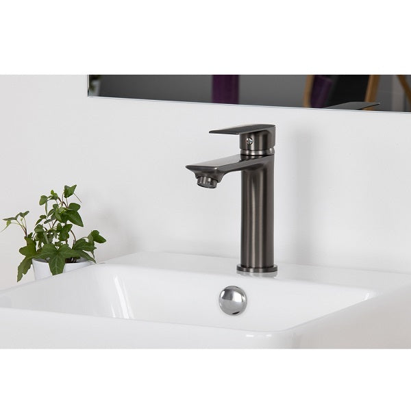 Mitigeur lavabo gris métal NYTIA ambiance