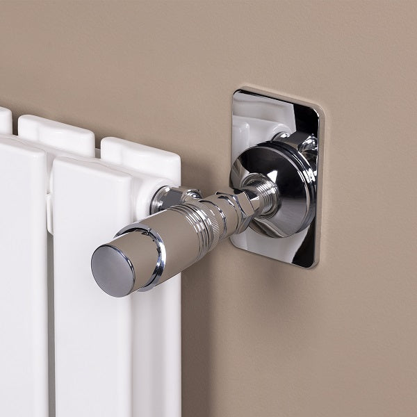Robinet thermostatique chrome pour radiateur installé